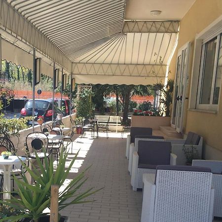 Hotel Villa Rinaldini Rimini Buitenkant foto
