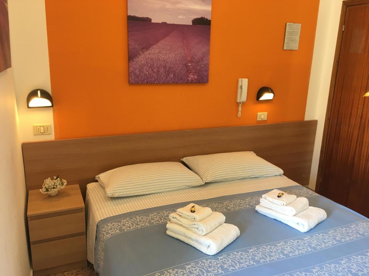 Hotel Villa Rinaldini Rimini Buitenkant foto