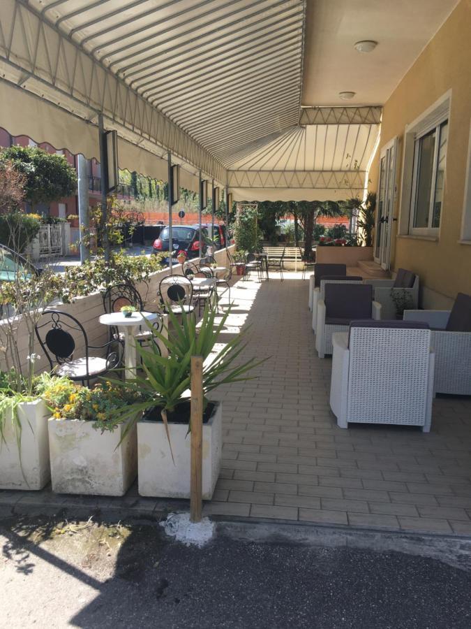 Hotel Villa Rinaldini Rimini Buitenkant foto