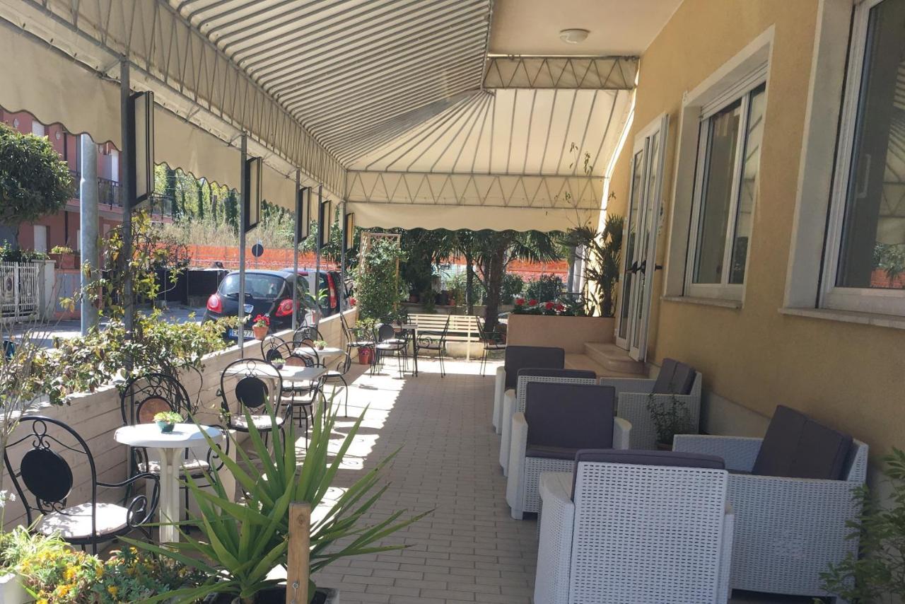 Hotel Villa Rinaldini Rimini Buitenkant foto